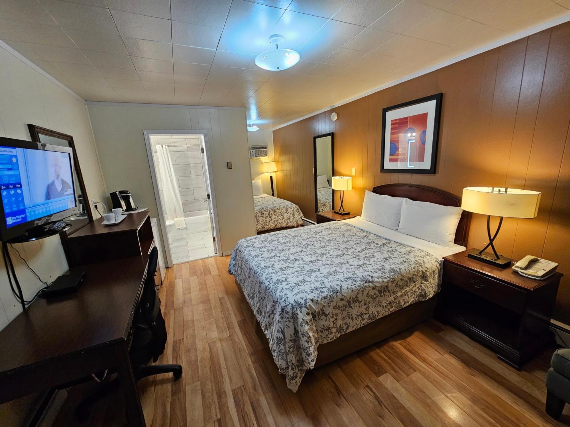 Parkway Motel & European Lodges Pincher Creek Habitación foto