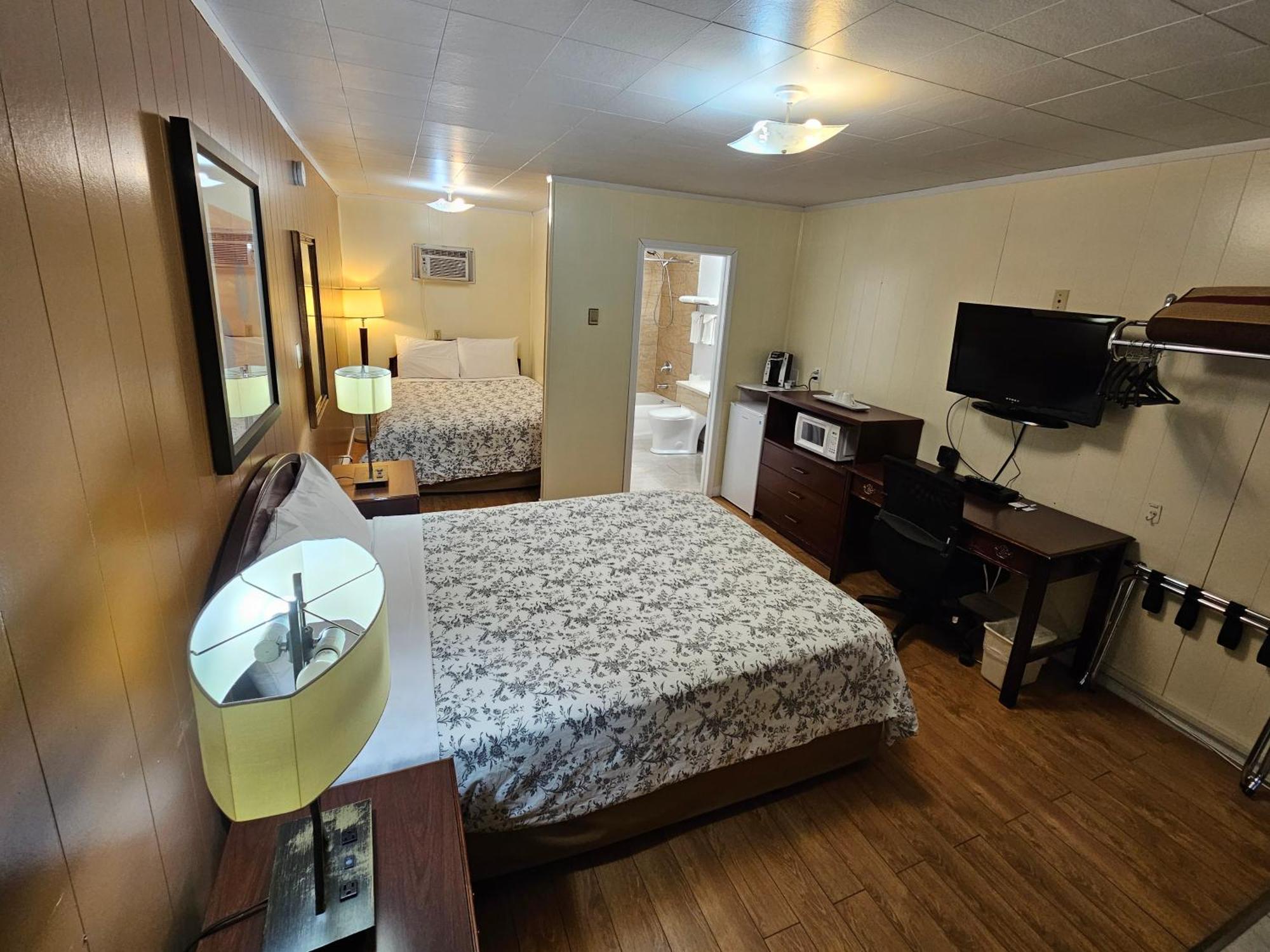 Parkway Motel & European Lodges Pincher Creek Habitación foto